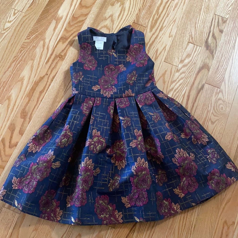 Iris & Ivy Formal Dress - Size 8